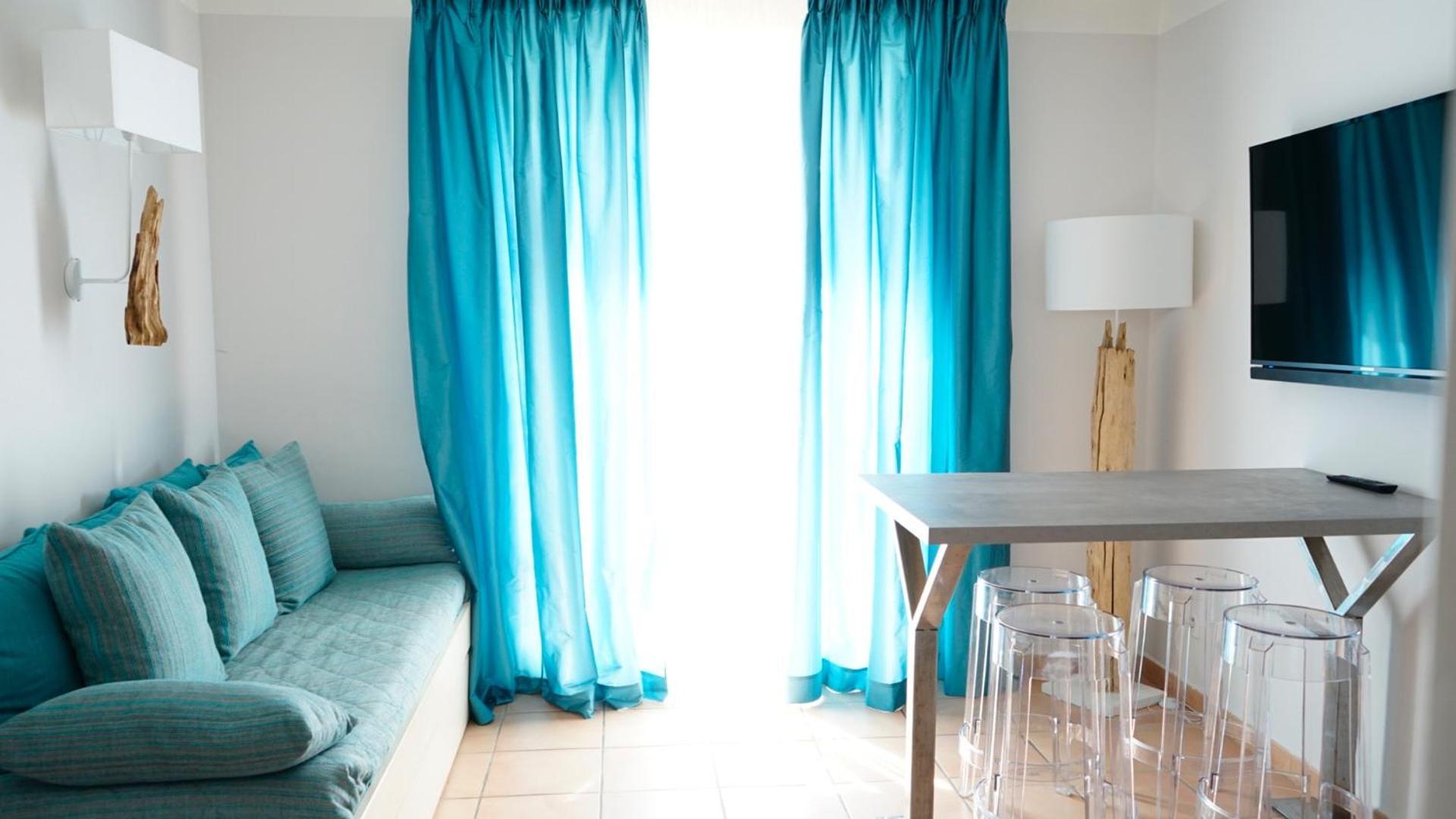 Hotel Le - & 4*