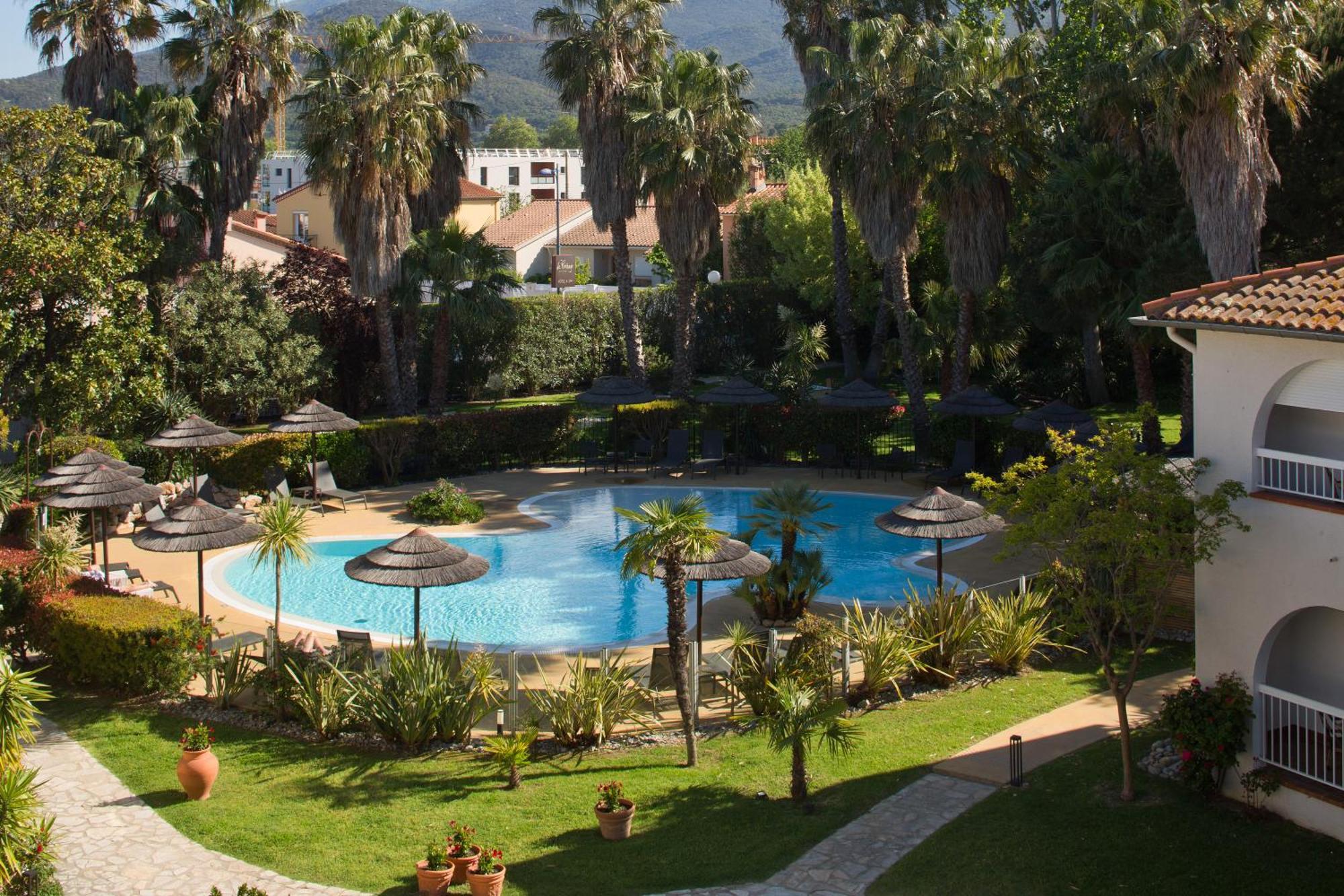 Le - & Hotel