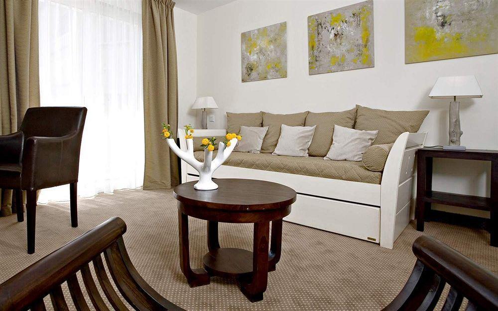 Hotel Le - &