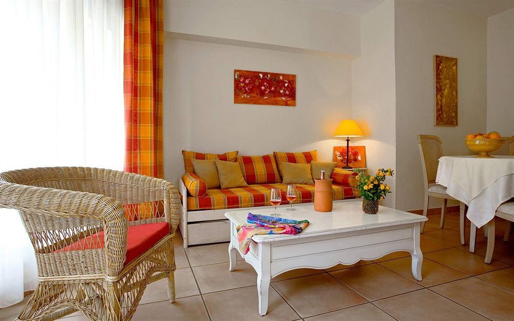 Le - & Hotel